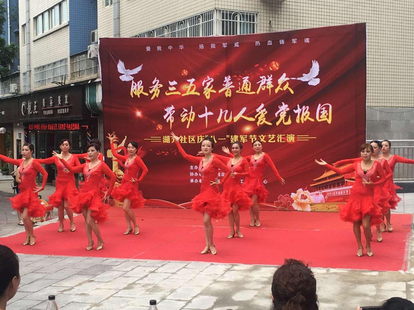 蜡笔小新兄妹春节大拜年