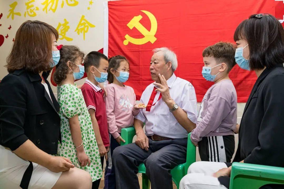 亚当玩高尔夫